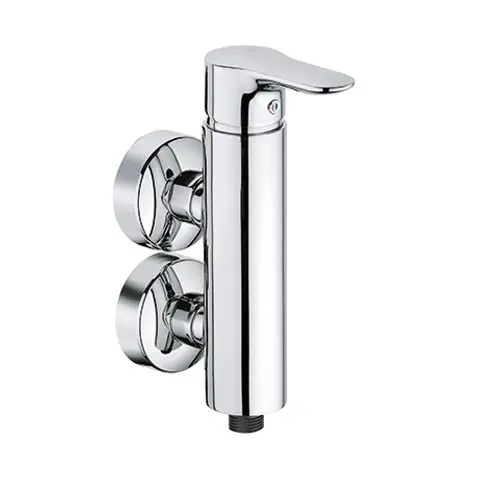 Ein chromfarbener Einhandmischer von Kludi mit vertikalem Design, ausgestattet mit zwei Rundgriffen und einem Anschluss für die Wasserzufuhr.